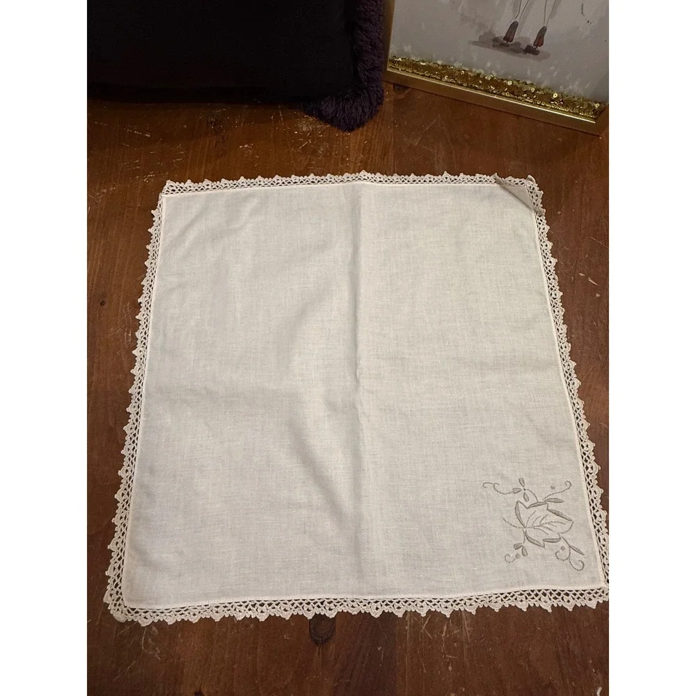 Vintage White Linen Placemats Set of 8 Embroidered Leaf Crochet Lace Trim 16x16